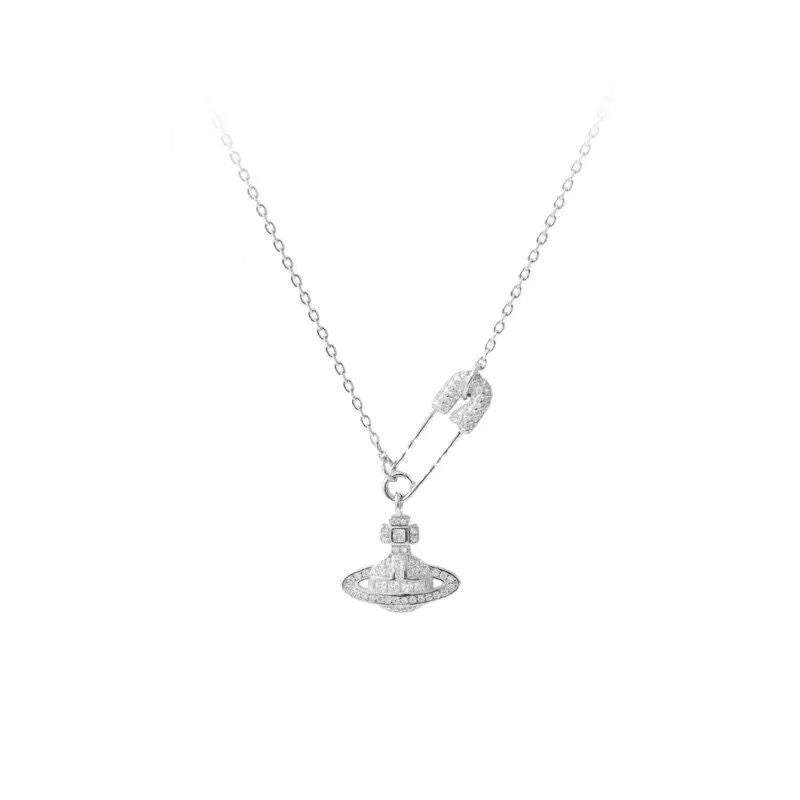 Sparkling five-point star pendant necklace with delicate chain