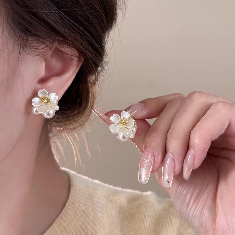 White faux pearl flower stud earrings