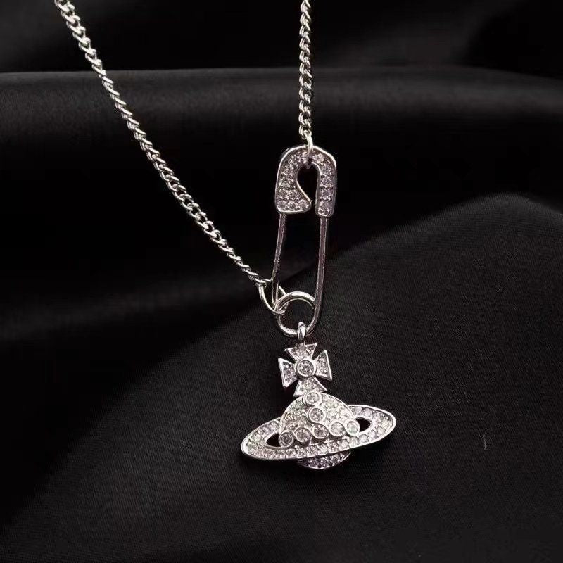 Sparkling five-point star pendant necklace with delicate chain
